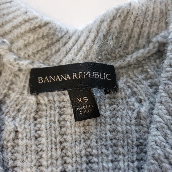 Banana Republic V Neck Chunky Sweater - Picture 4 of 5
